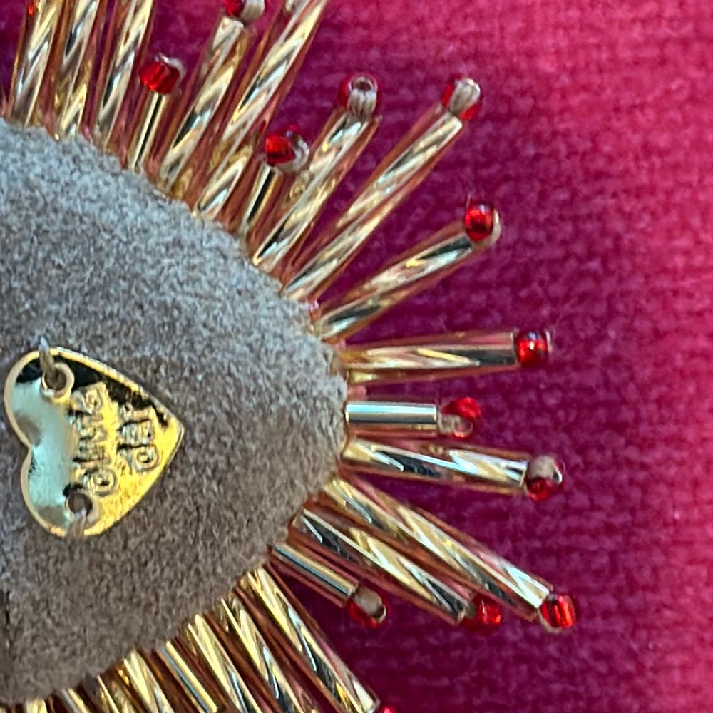 Olivia Dar Heart Brooch - Picture 6 of 9